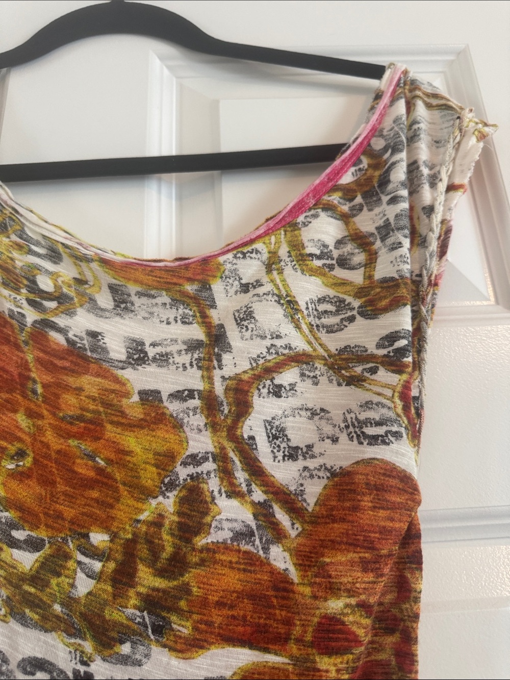 Desigual Floral Scoop-Neck Women’s Top in Fuchsia and Cream - Picture 6 of 7